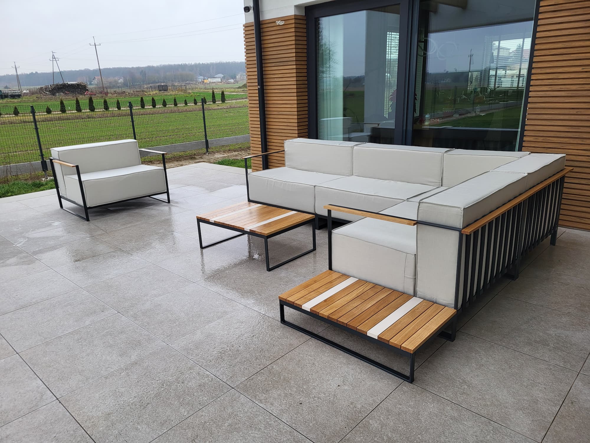 Zestaw tarasowy: sofa narożna, fotel i stolik